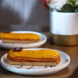 Eclair Saffron